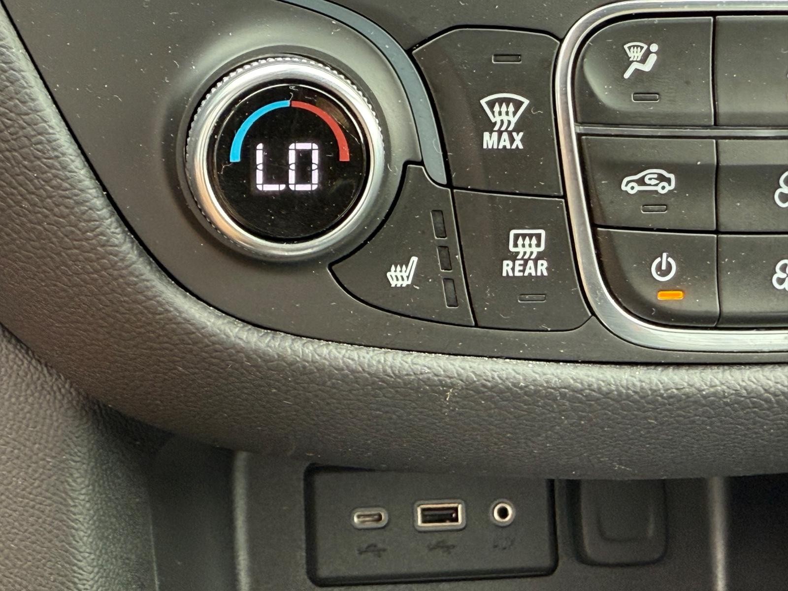 Chevrolet Equinox Vehicle Image 20