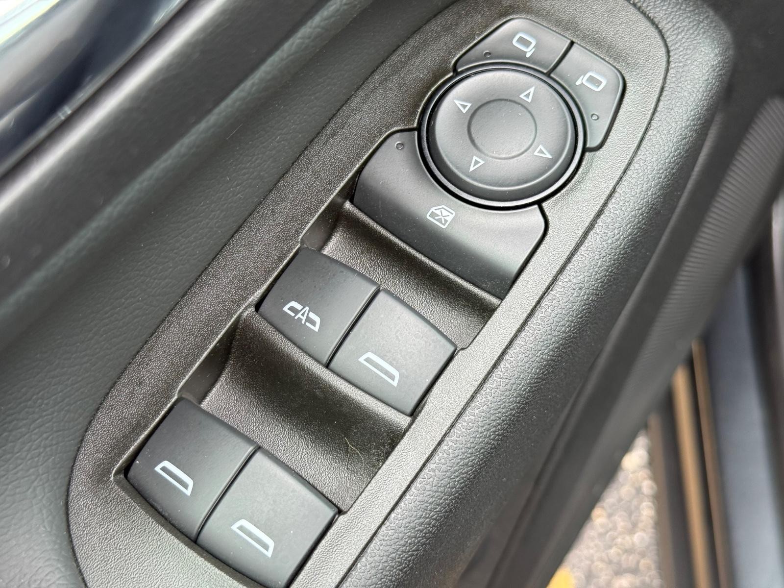 Chevrolet Equinox Vehicle Image 21