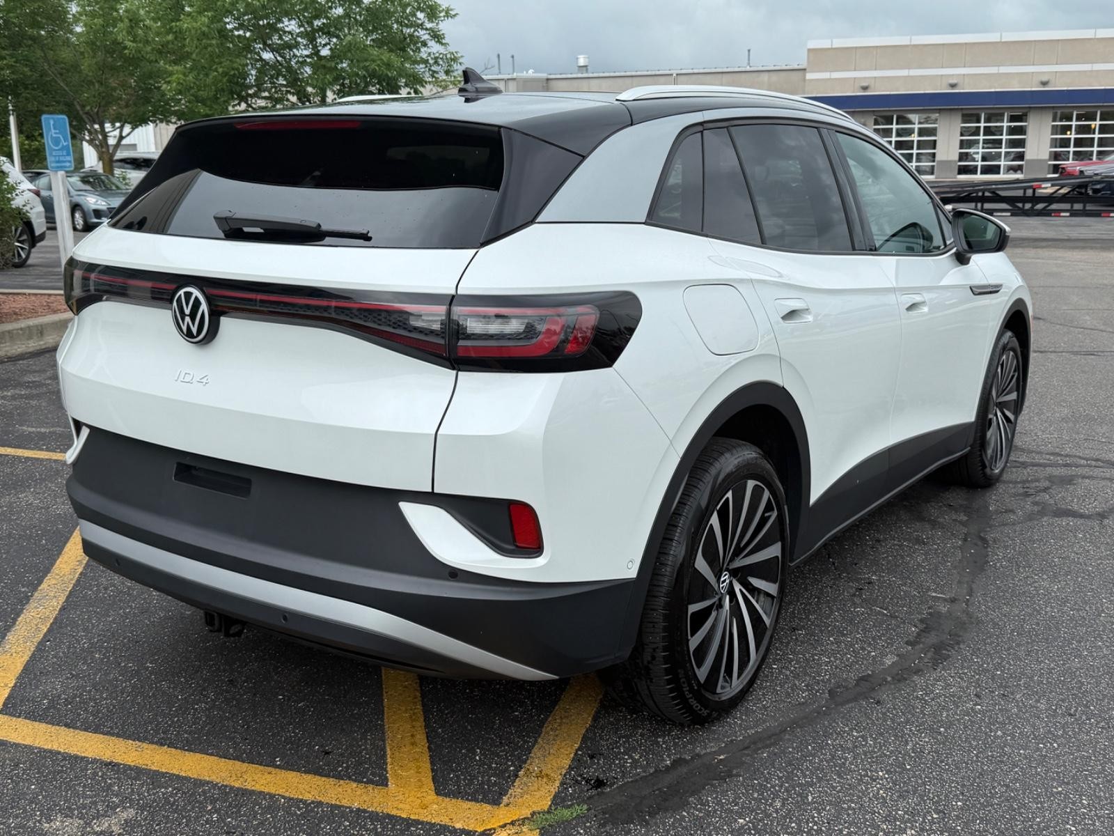 Volkswagen ID.4 Vehicle Image 03
