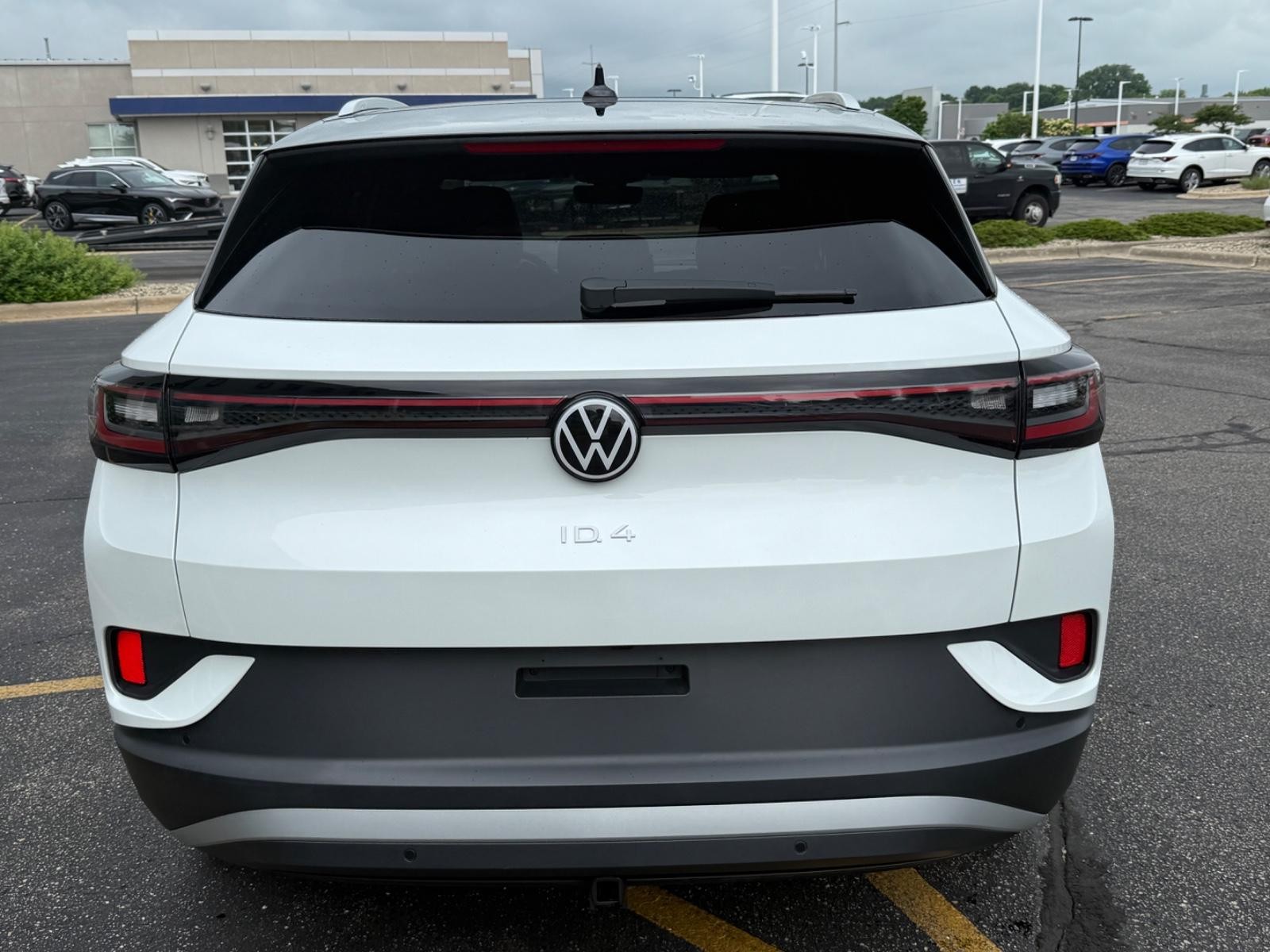 Volkswagen ID.4 Vehicle Image 04