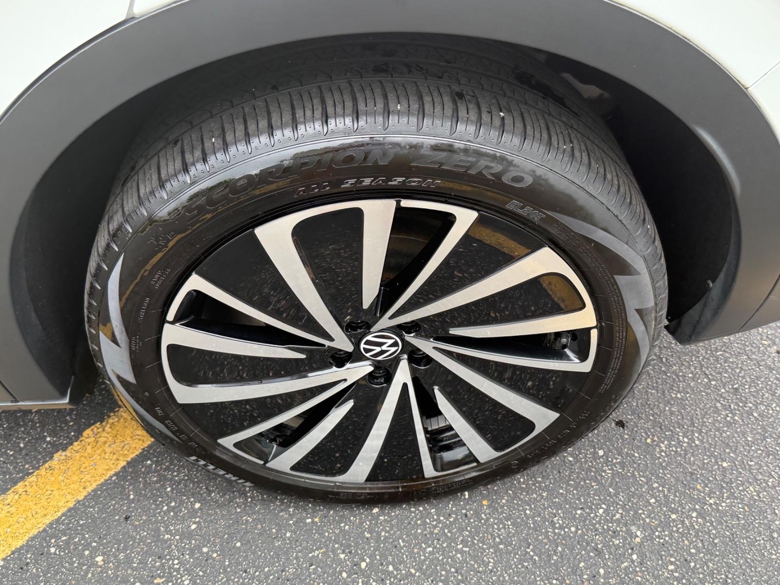 Volkswagen ID.4 Vehicle Image 07