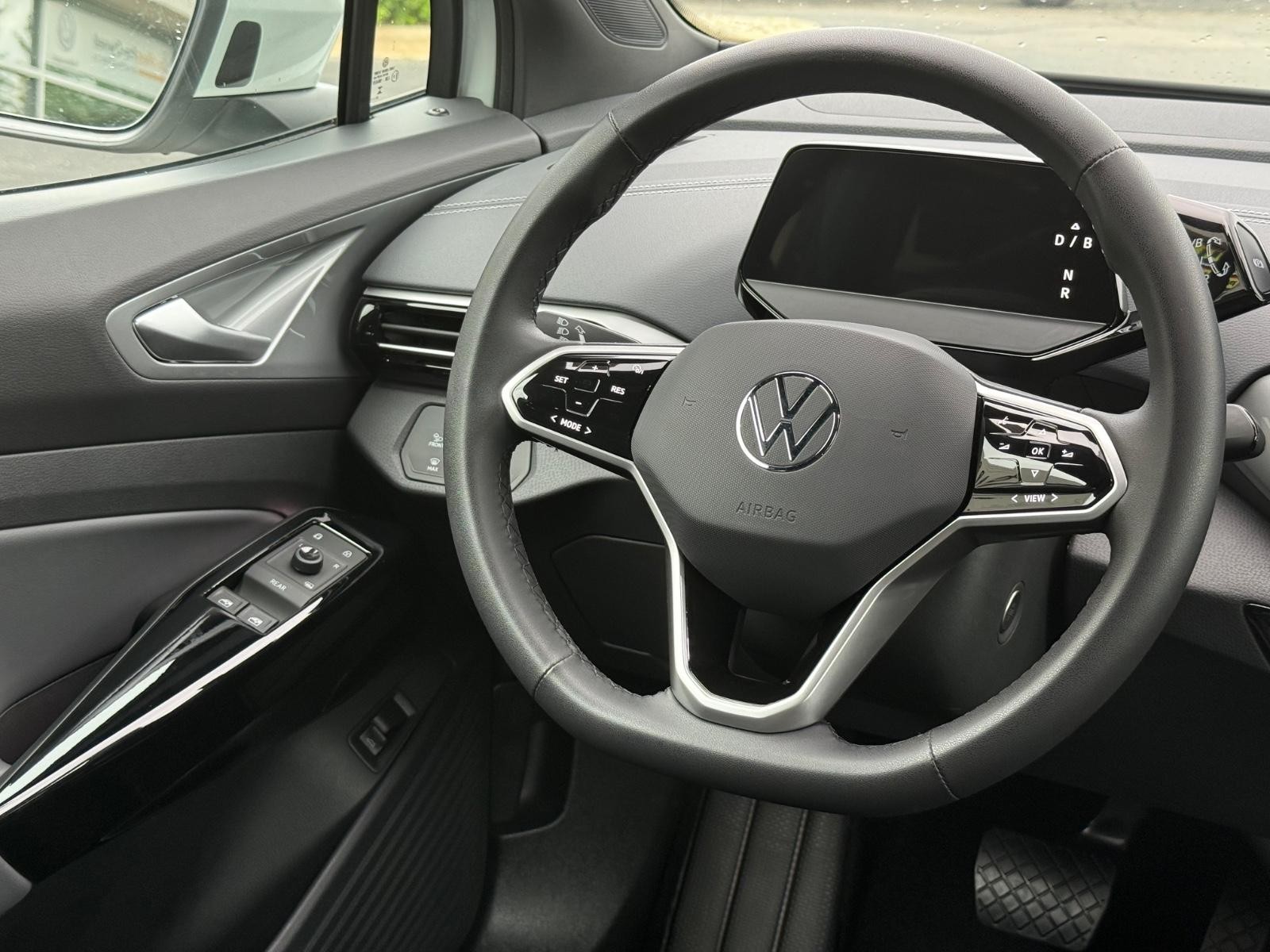 Volkswagen ID.4 Vehicle Image 13