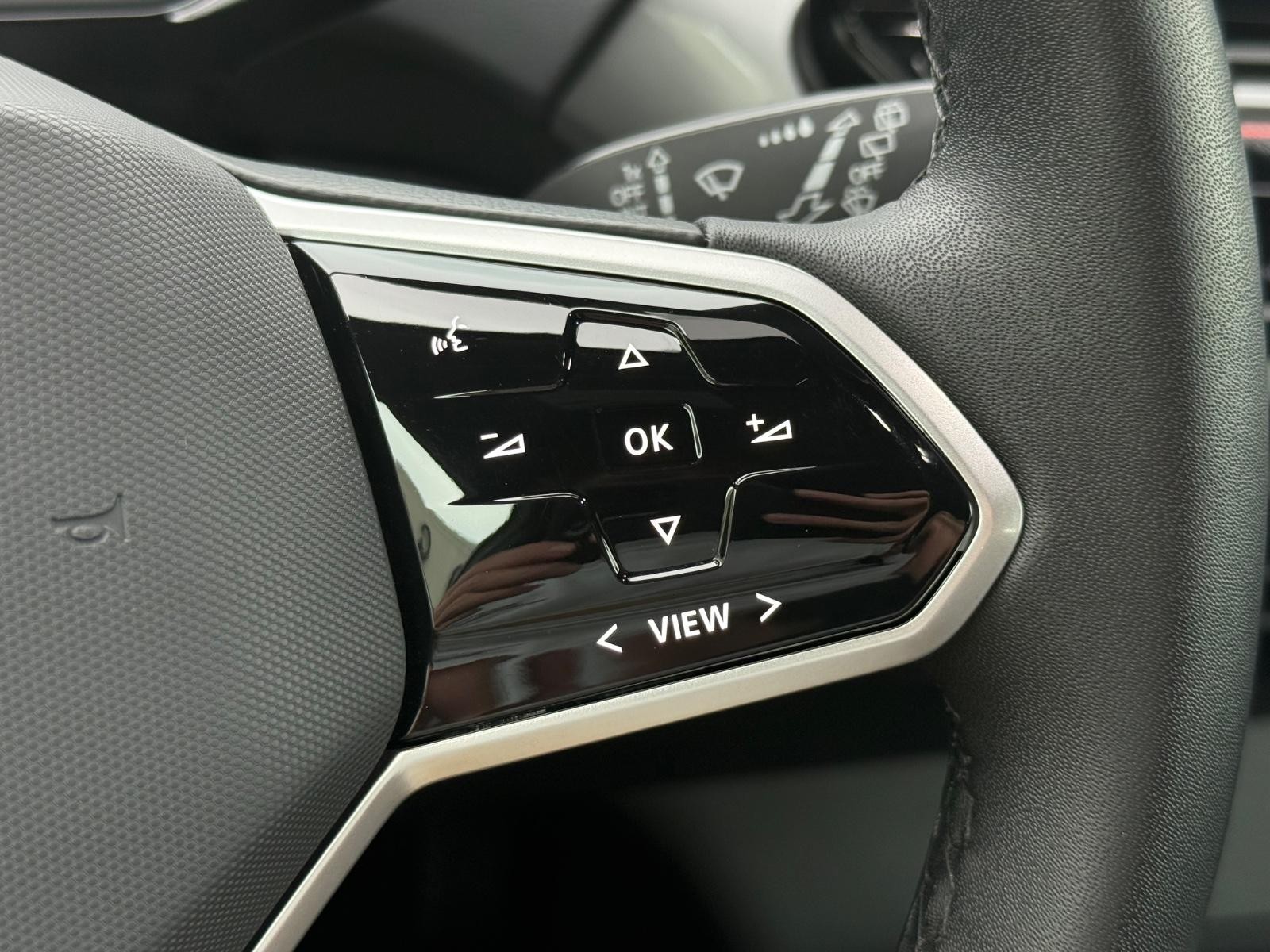Volkswagen ID.4 Vehicle Image 16