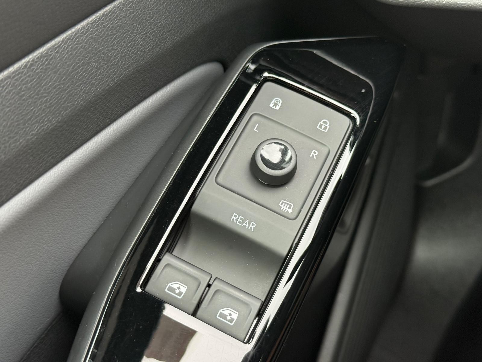 Volkswagen ID.4 Vehicle Image 19