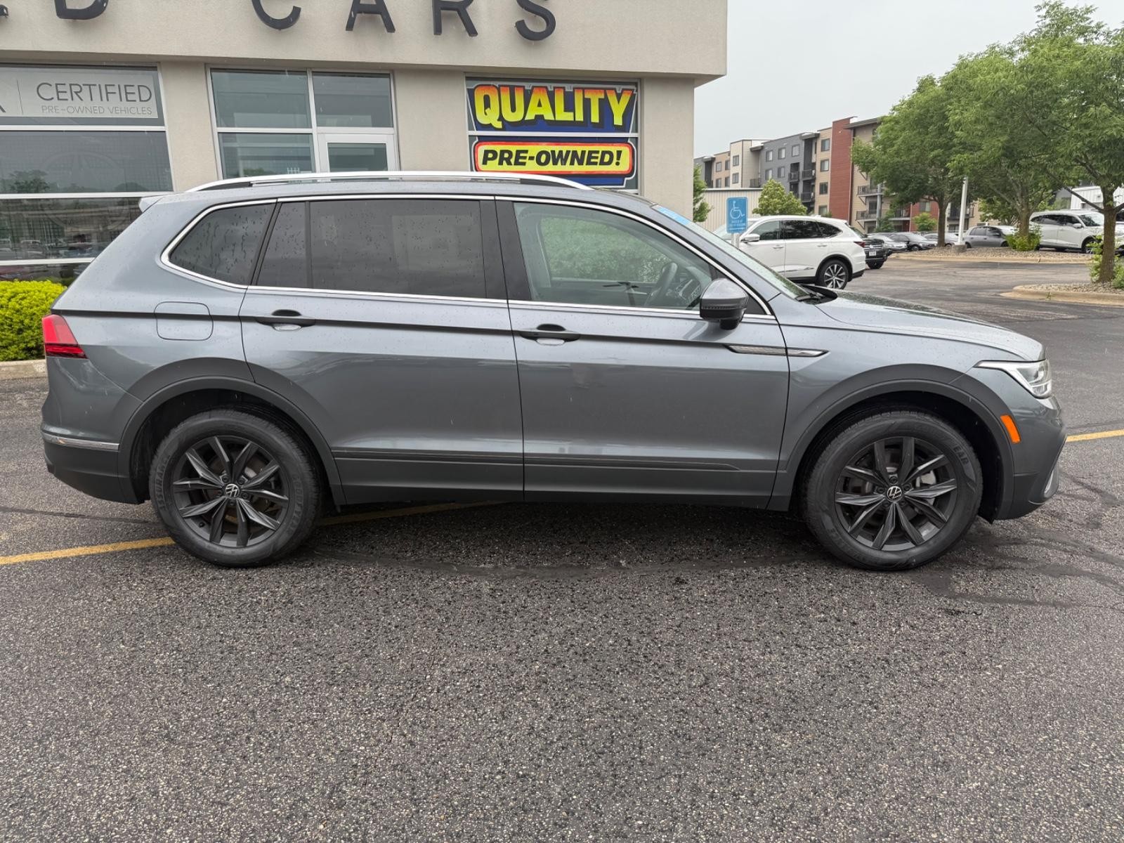 Volkswagen Tiguan Vehicle Image 02