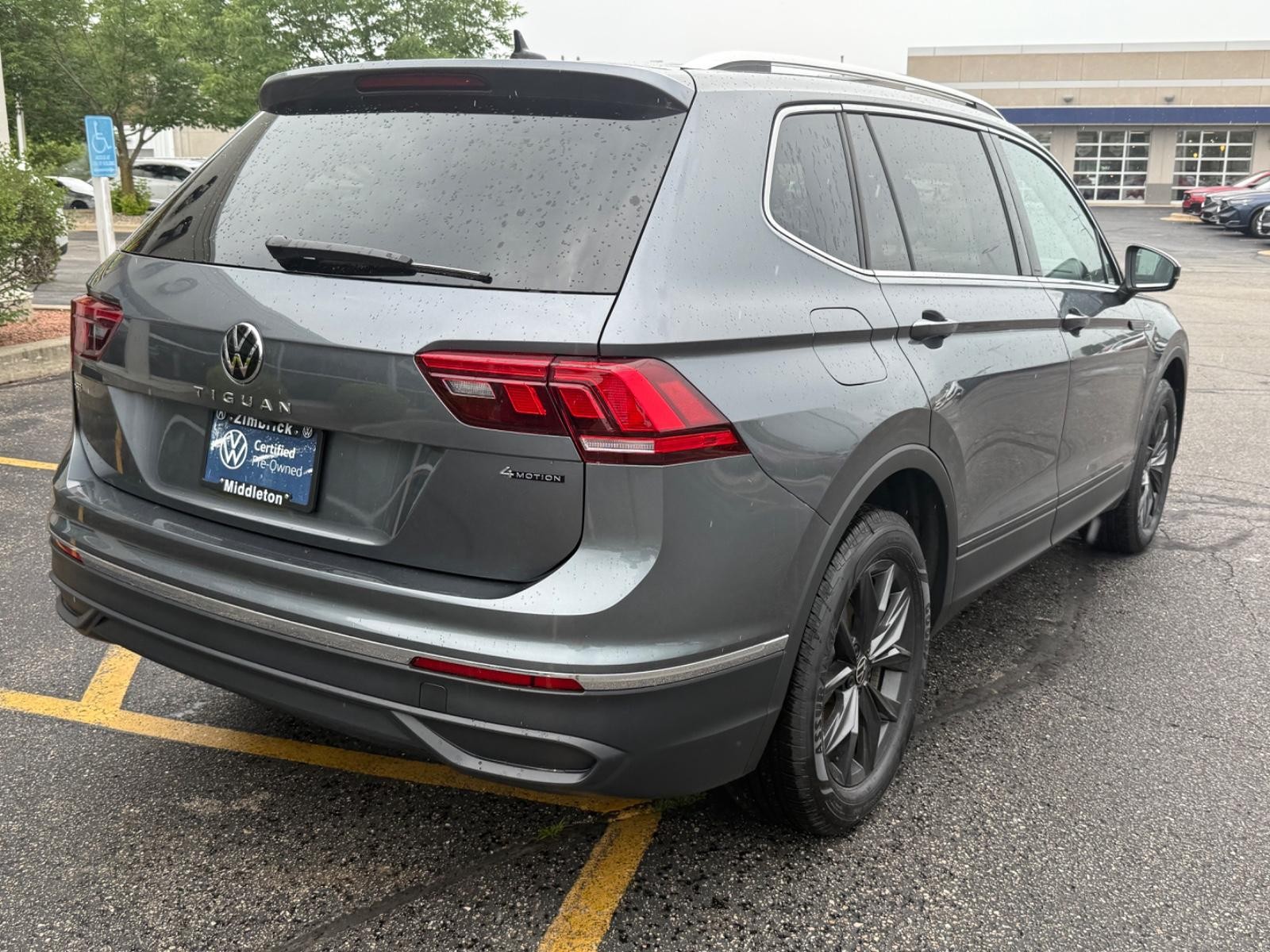 Volkswagen Tiguan Vehicle Image 03