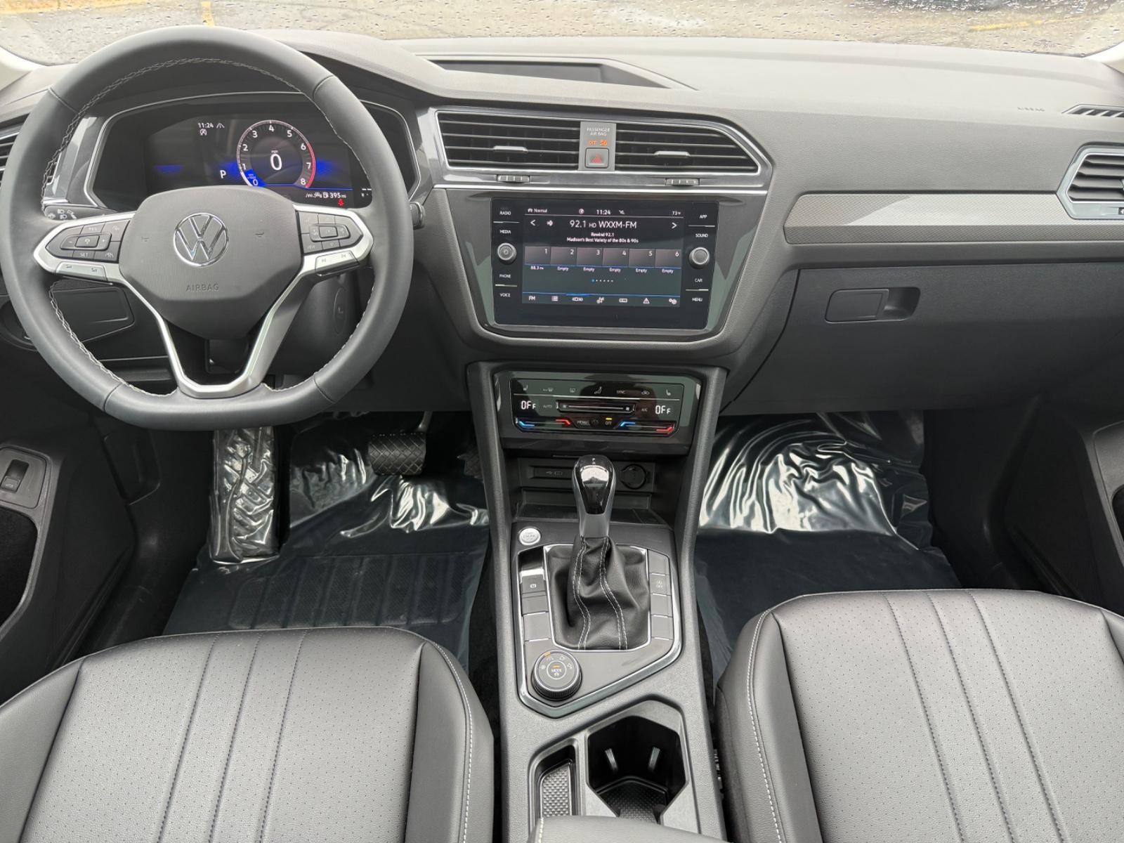 Volkswagen Tiguan Vehicle Image 11