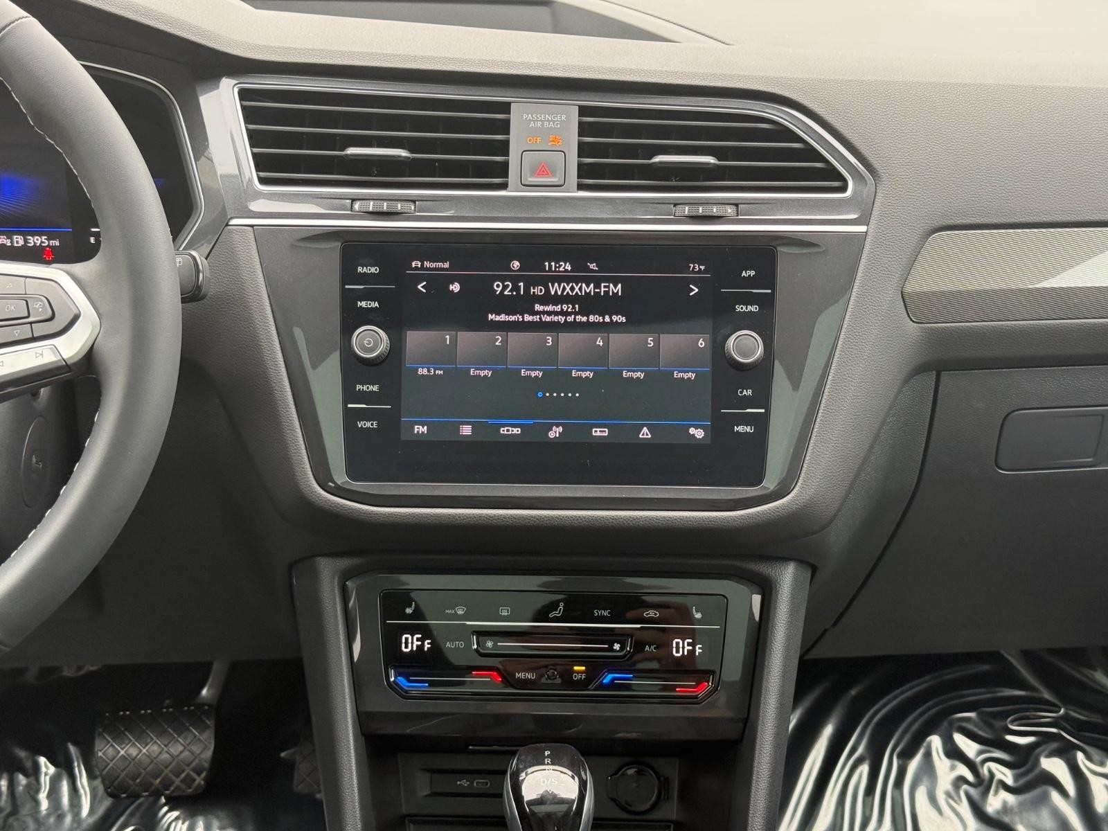 Volkswagen Tiguan Vehicle Image 12