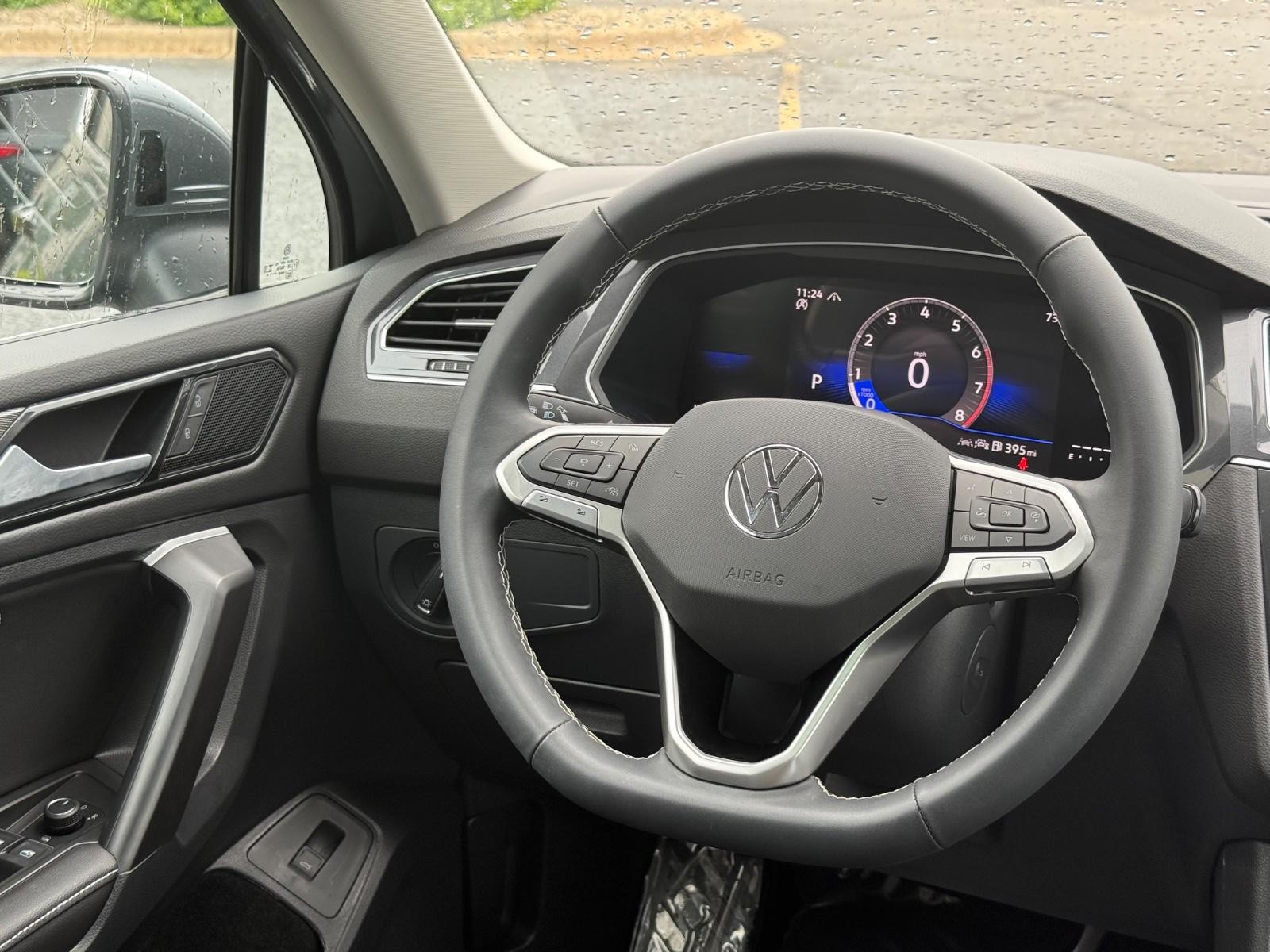 Volkswagen Tiguan Vehicle Image 14