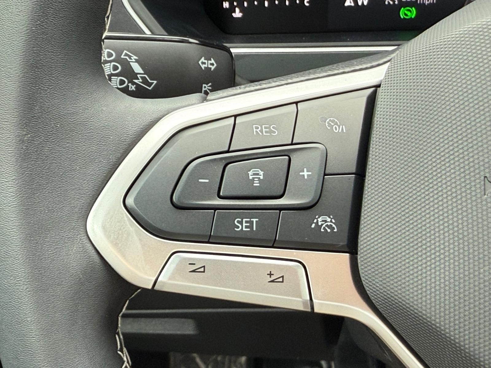 Volkswagen Tiguan Vehicle Image 16