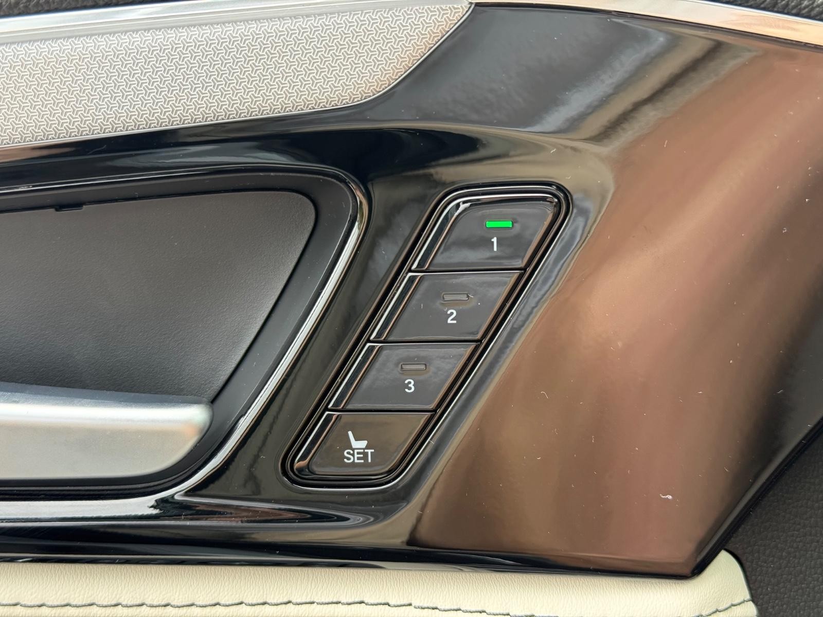 Acura MDX Vehicle Image 11