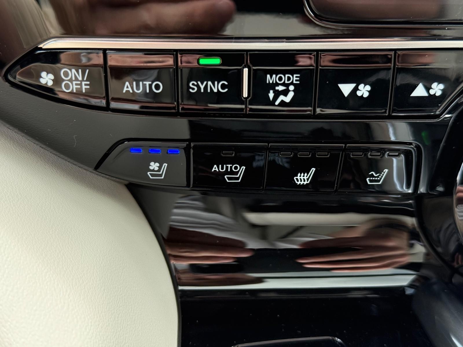 Acura MDX Vehicle Image 15