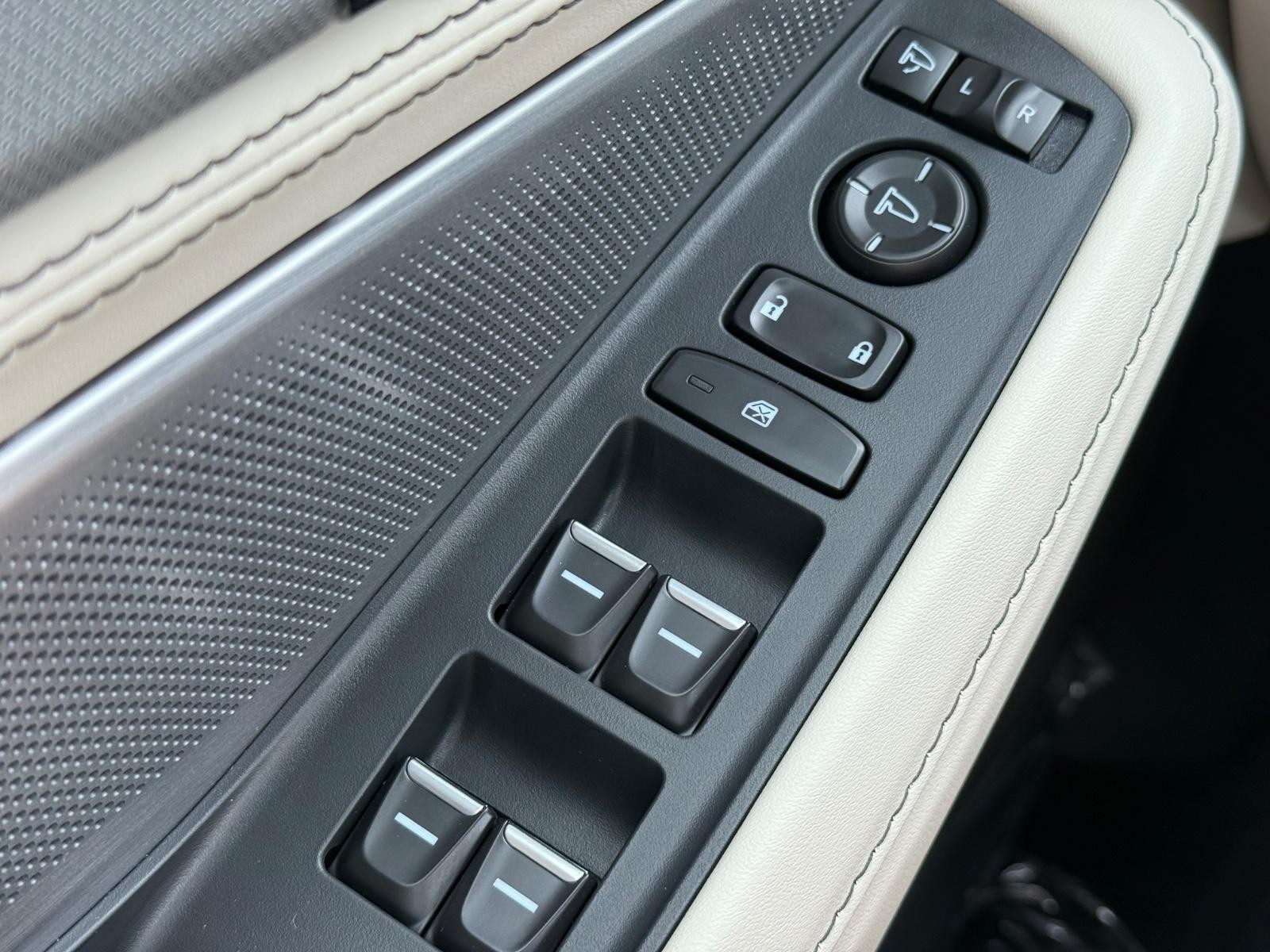 Acura MDX Vehicle Image 16