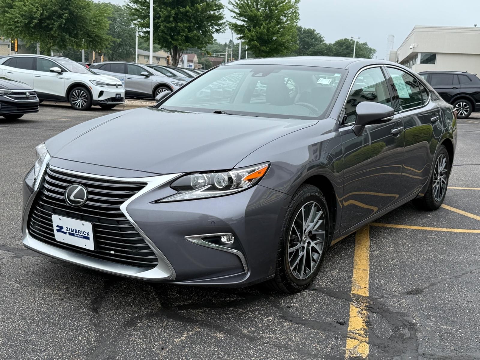 Lexus ES Vehicle Image 08