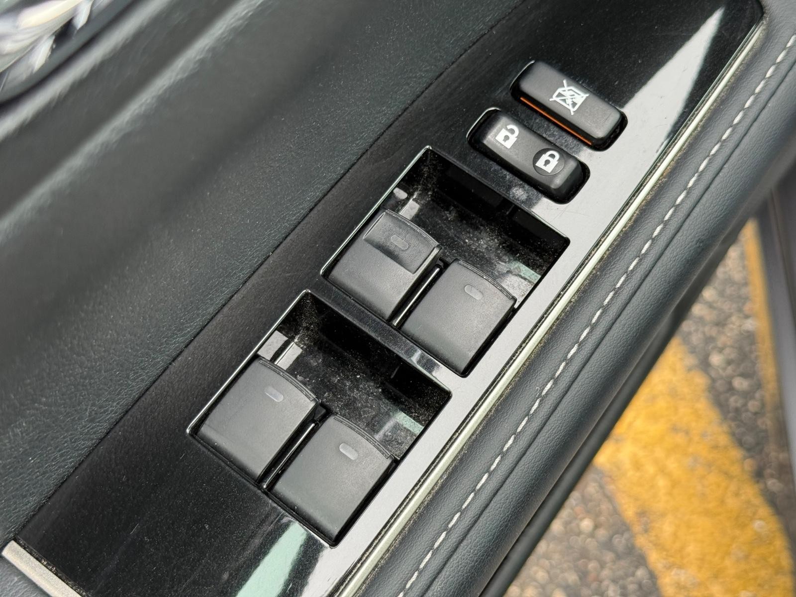 Lexus ES Vehicle Image 22