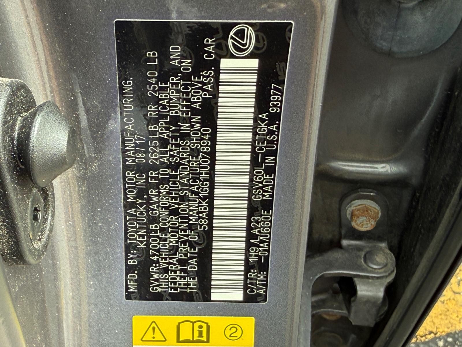 Lexus ES Vehicle Image 24