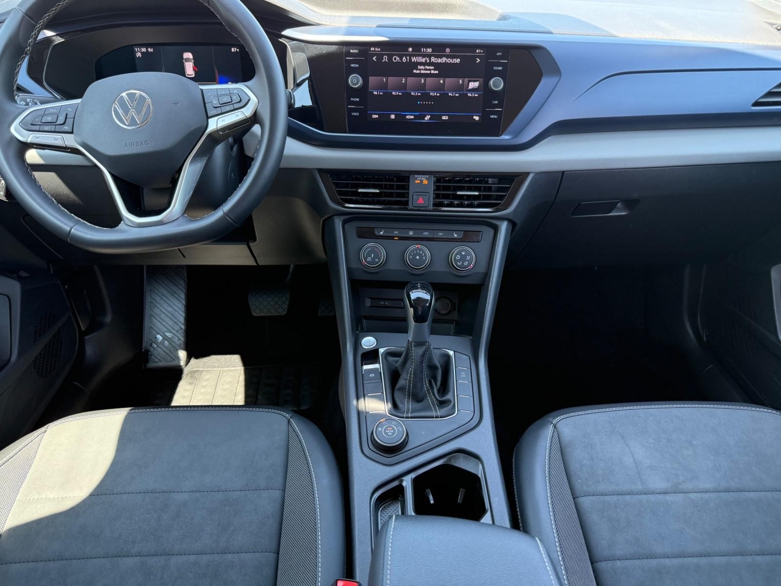 Volkswagen Taos Vehicle Image 11