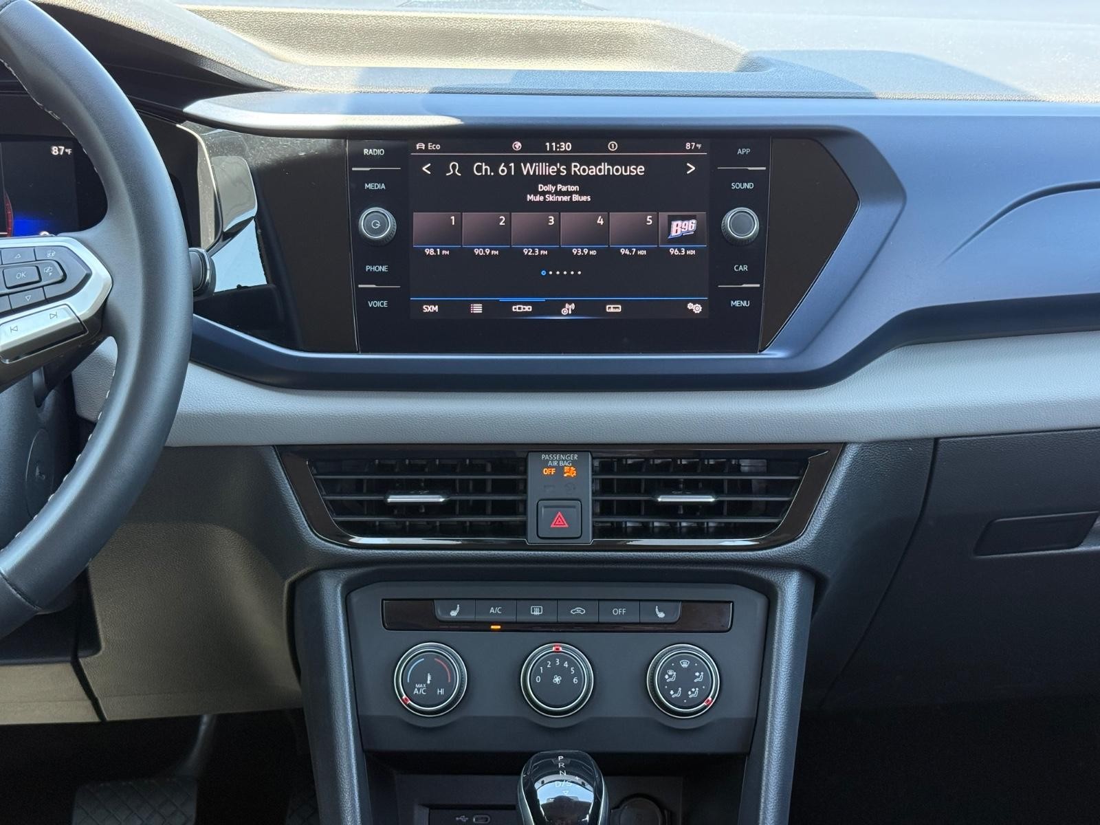 Volkswagen Taos Vehicle Image 12