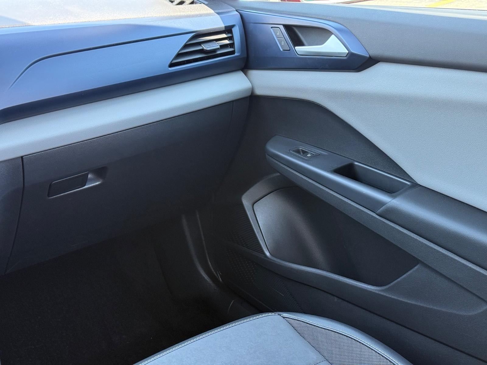 Volkswagen Taos Vehicle Image 15