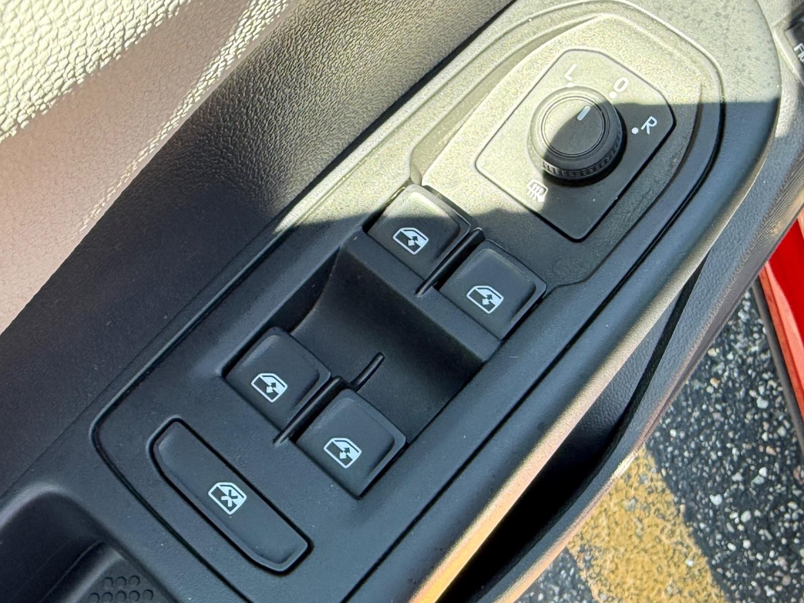 Volkswagen Taos Vehicle Image 20