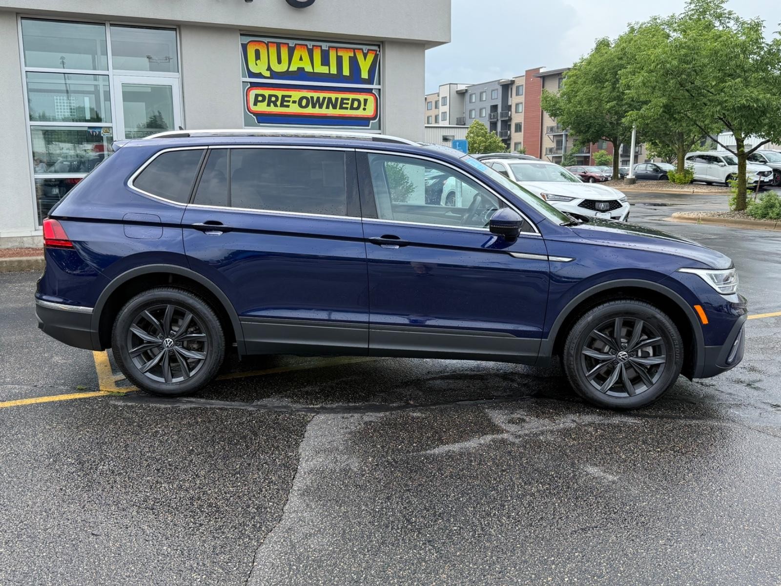 Volkswagen Tiguan Vehicle Image 02