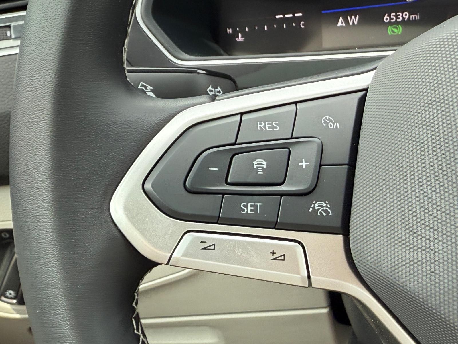 Volkswagen Tiguan Vehicle Image 16