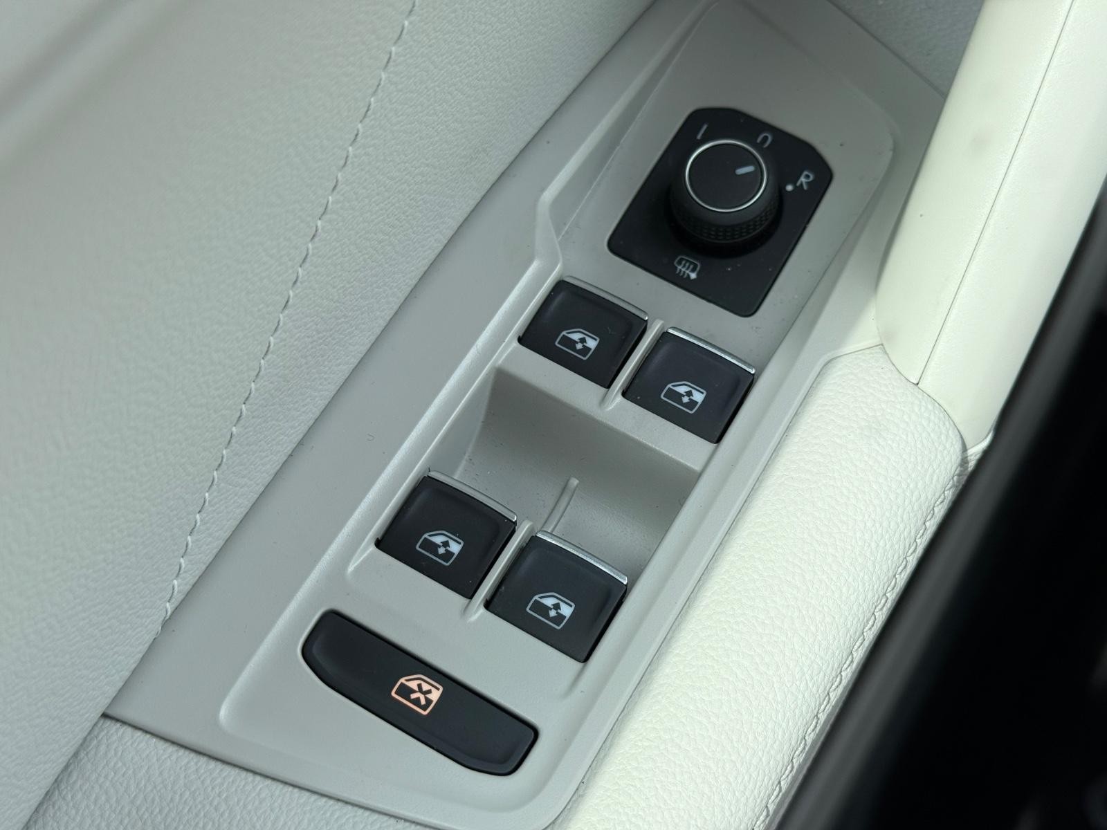 Volkswagen Tiguan Vehicle Image 21