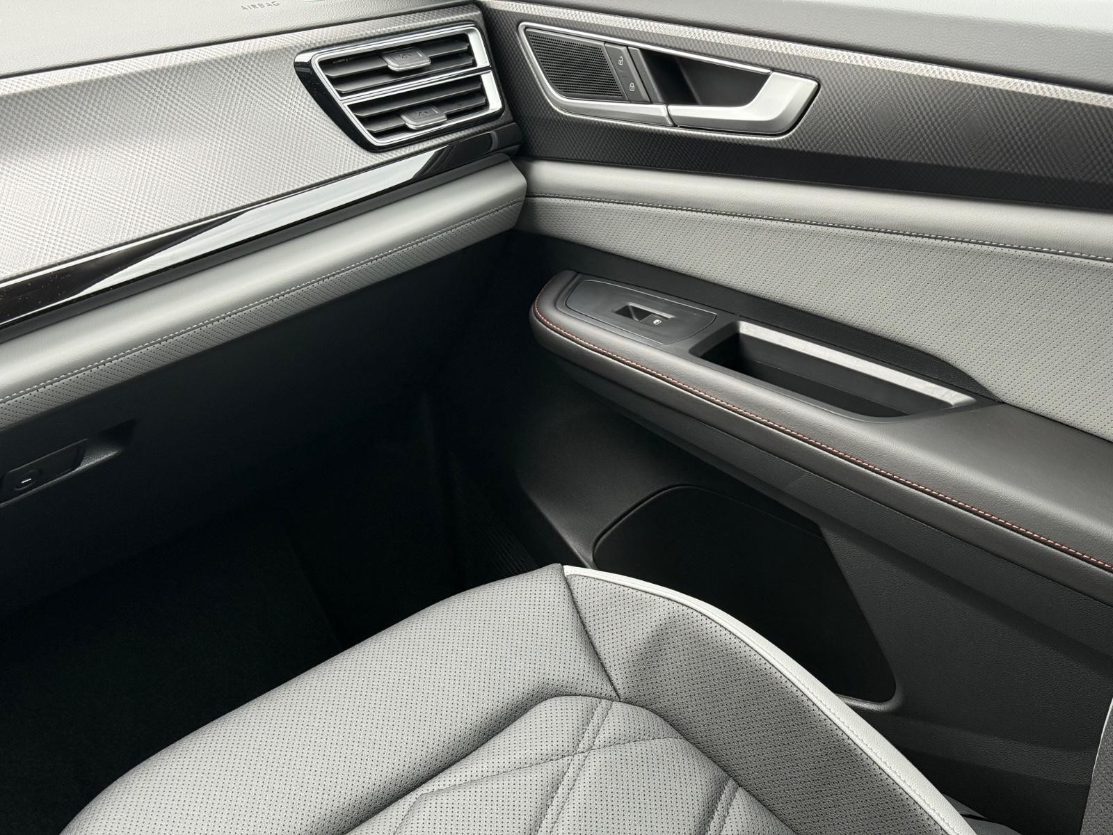 Volkswagen Atlas Vehicle Image 11