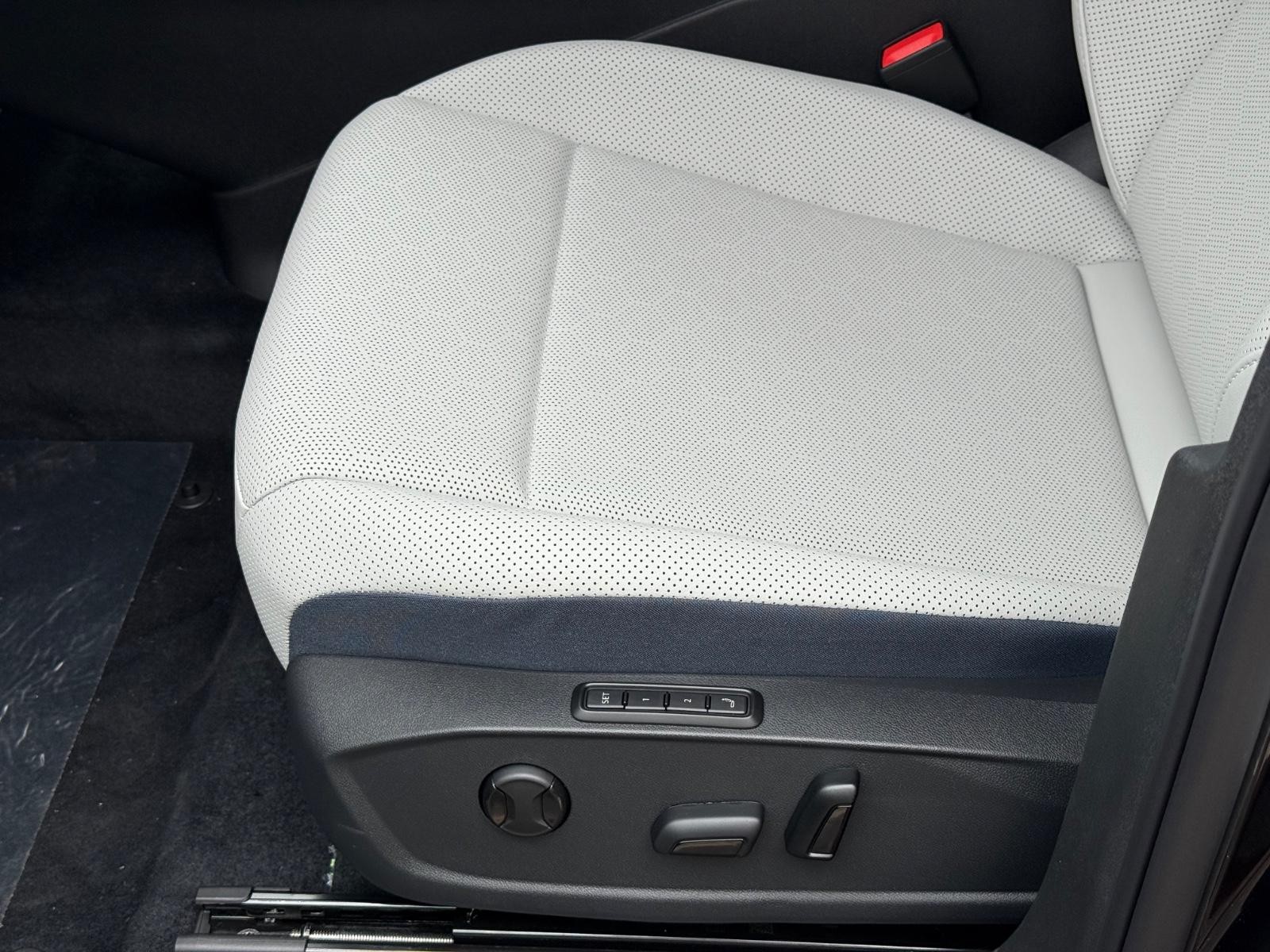 Volkswagen ID.4 Vehicle Image 15
