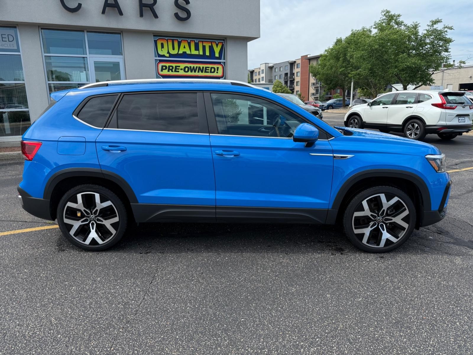 Volkswagen Taos Vehicle Image 02
