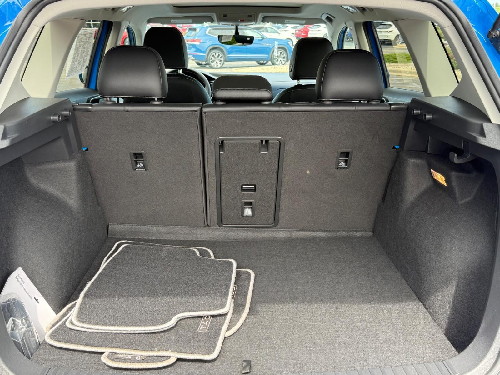 Volkswagen Taos Vehicle Image 05