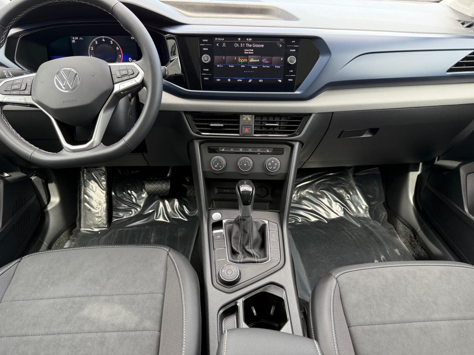 Volkswagen Taos Vehicle Image 11