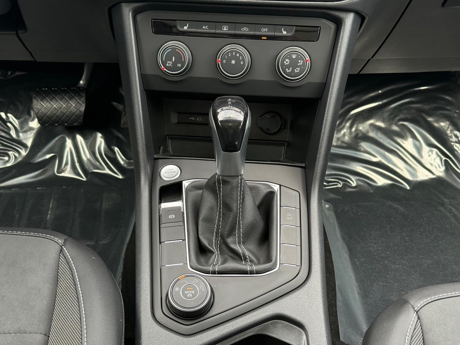 Volkswagen Taos Vehicle Image 13