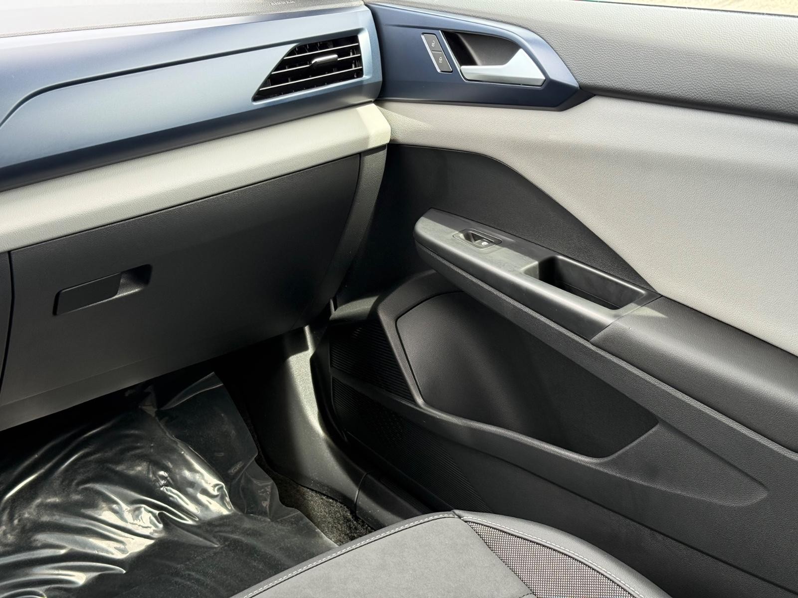 Volkswagen Taos Vehicle Image 15
