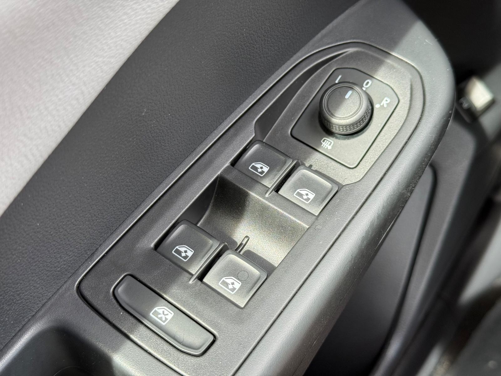Volkswagen Taos Vehicle Image 21