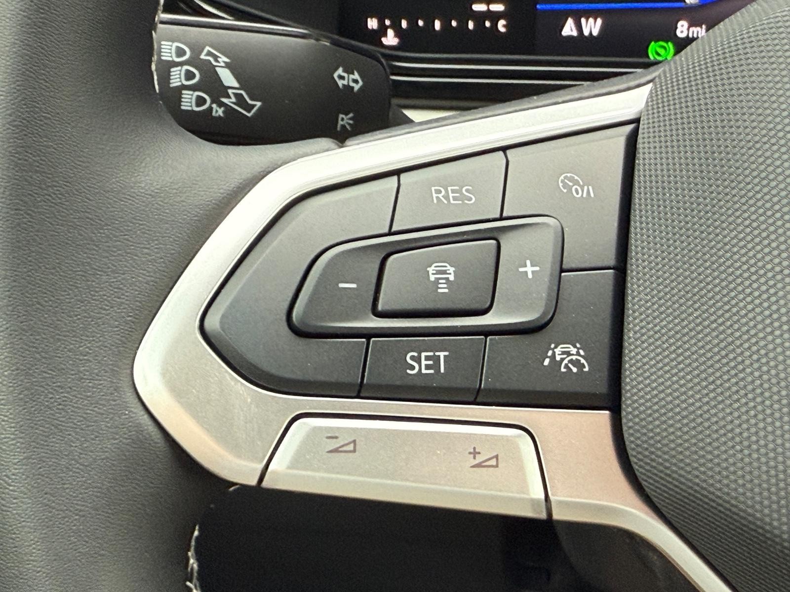 Volkswagen Taos Vehicle Image 11