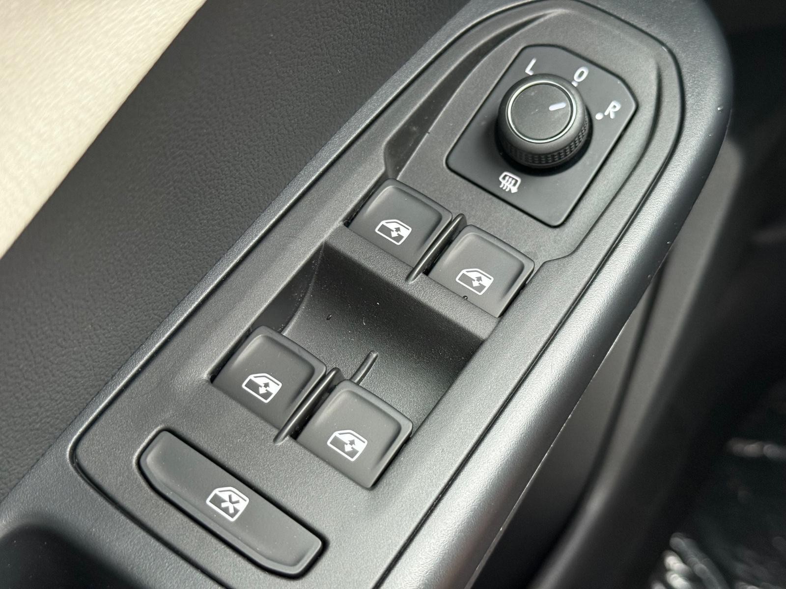 Volkswagen Taos Vehicle Image 15
