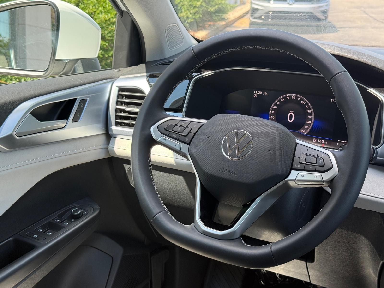 Volkswagen Taos Vehicle Image 09