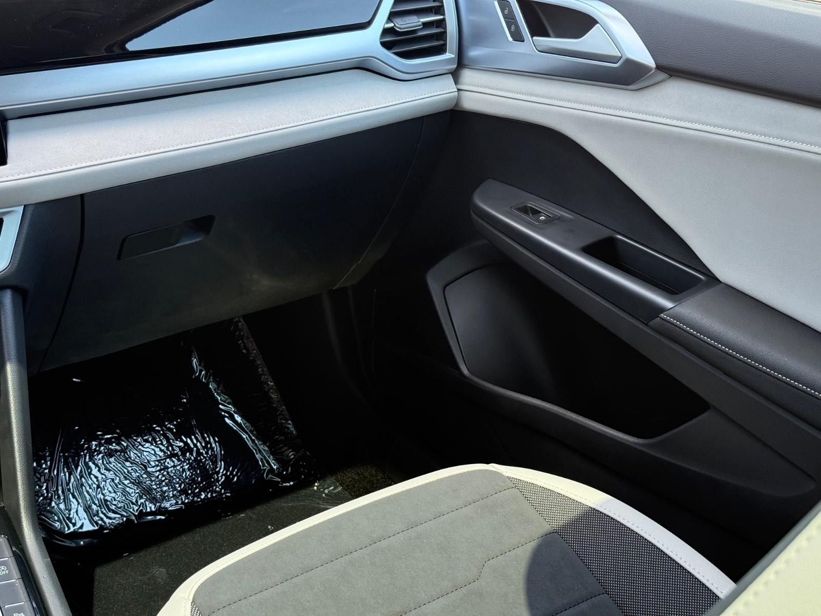 Volkswagen Taos Vehicle Image 10
