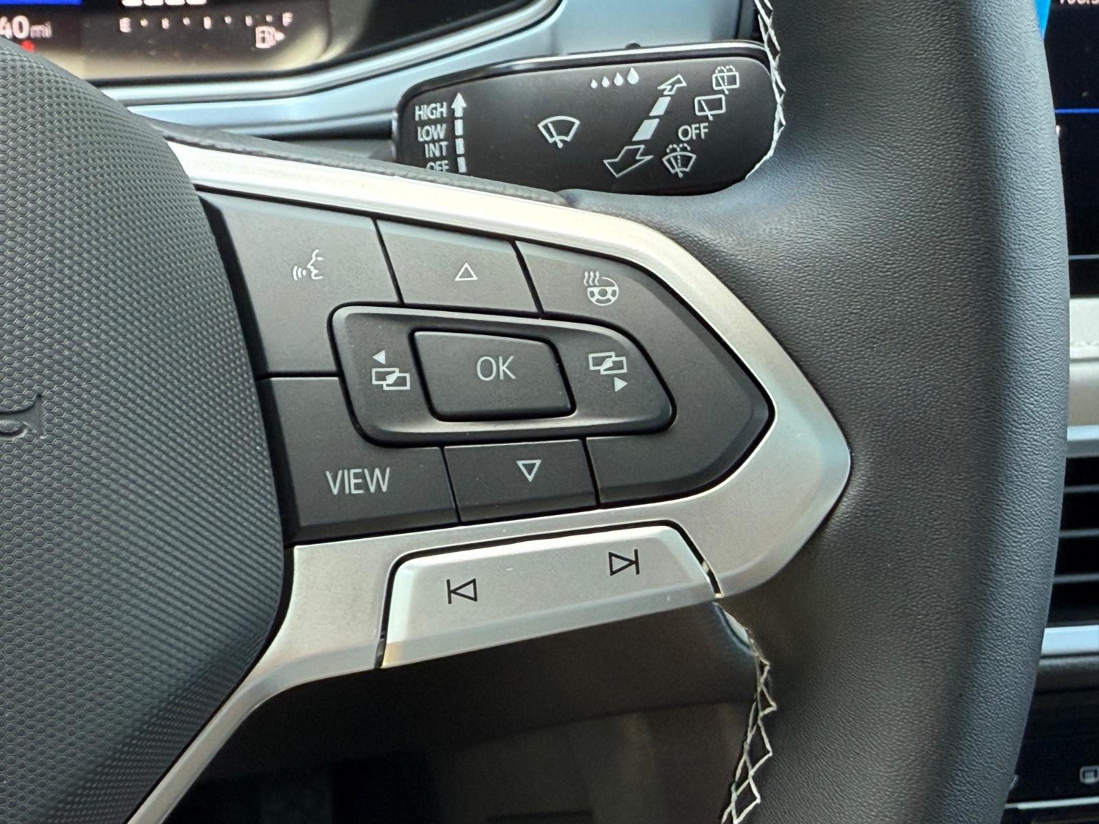 Volkswagen Taos Vehicle Image 12