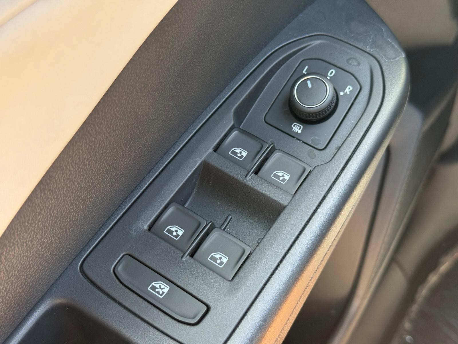 Volkswagen Taos Vehicle Image 15