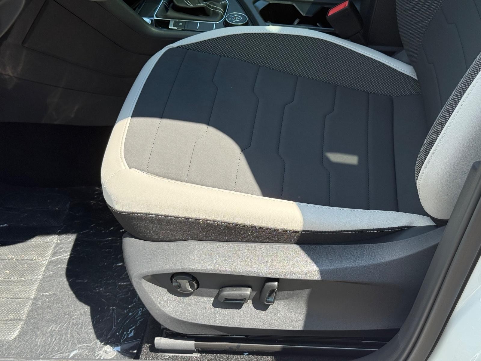 Volkswagen Taos Vehicle Image 16