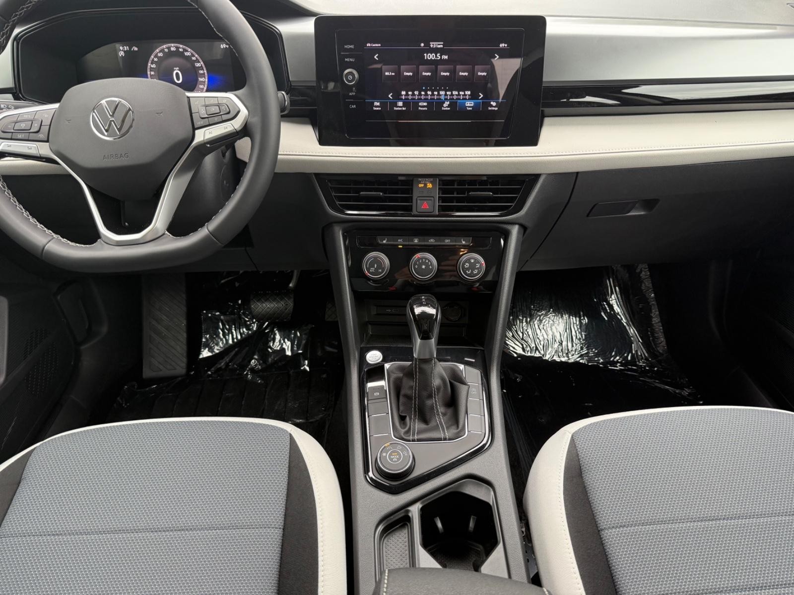 Volkswagen Taos Vehicle Image 06