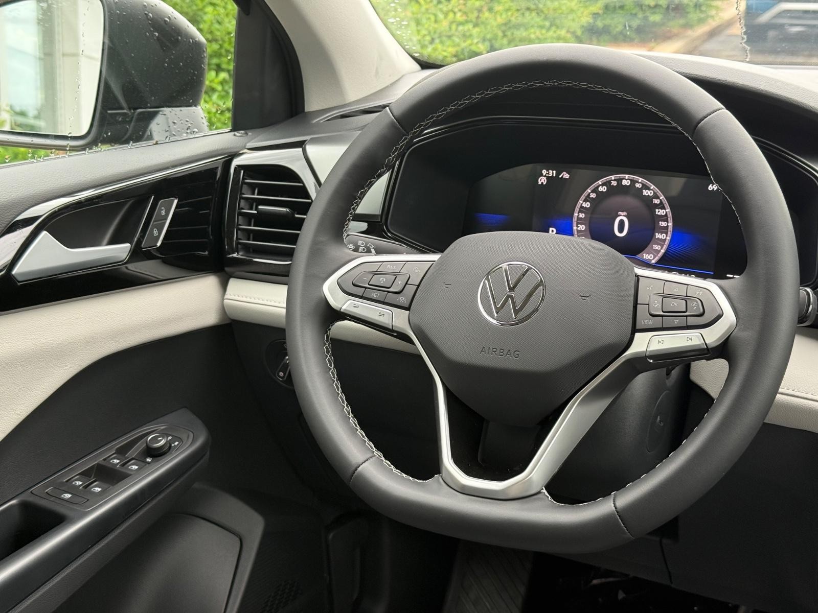 Volkswagen Taos Vehicle Image 09