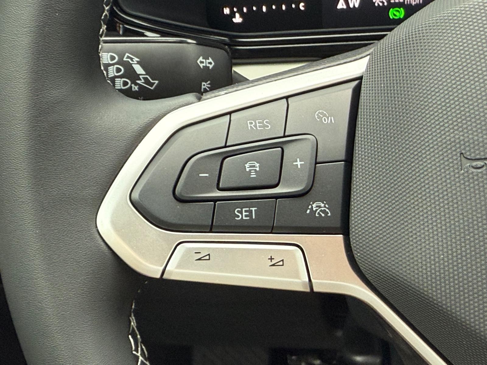 Volkswagen Taos Vehicle Image 11