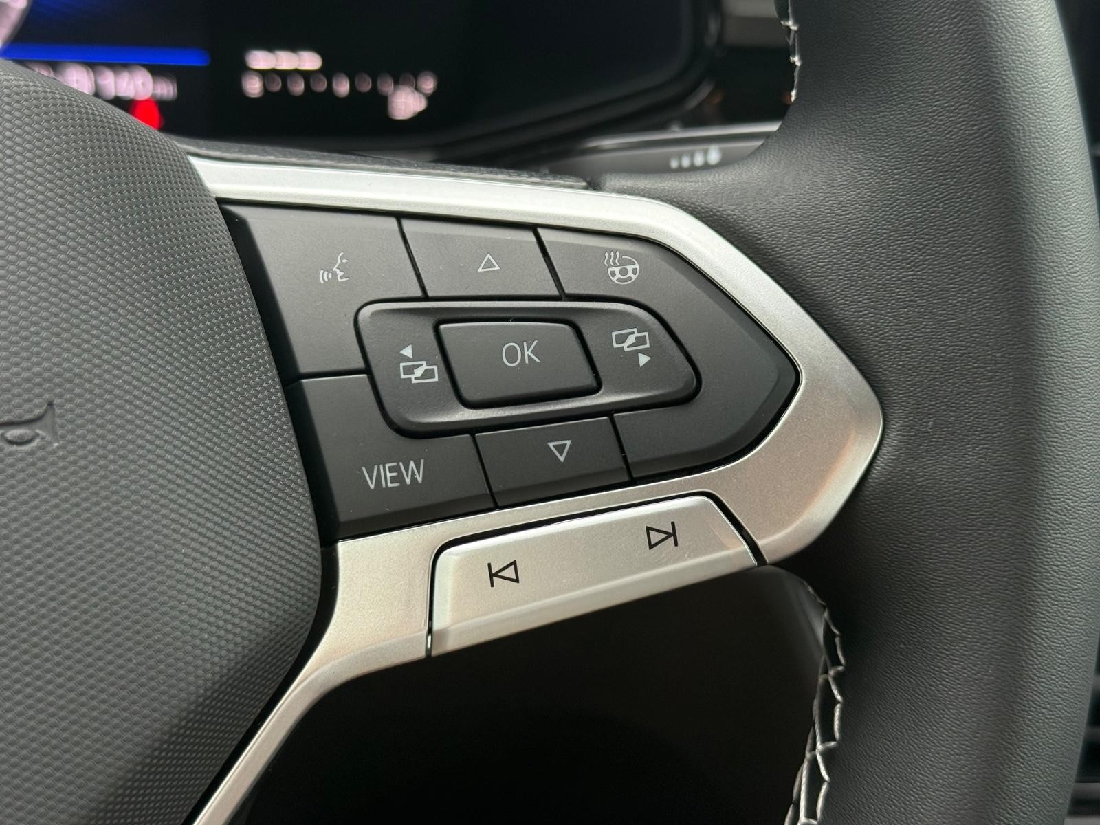 Volkswagen Taos Vehicle Image 12