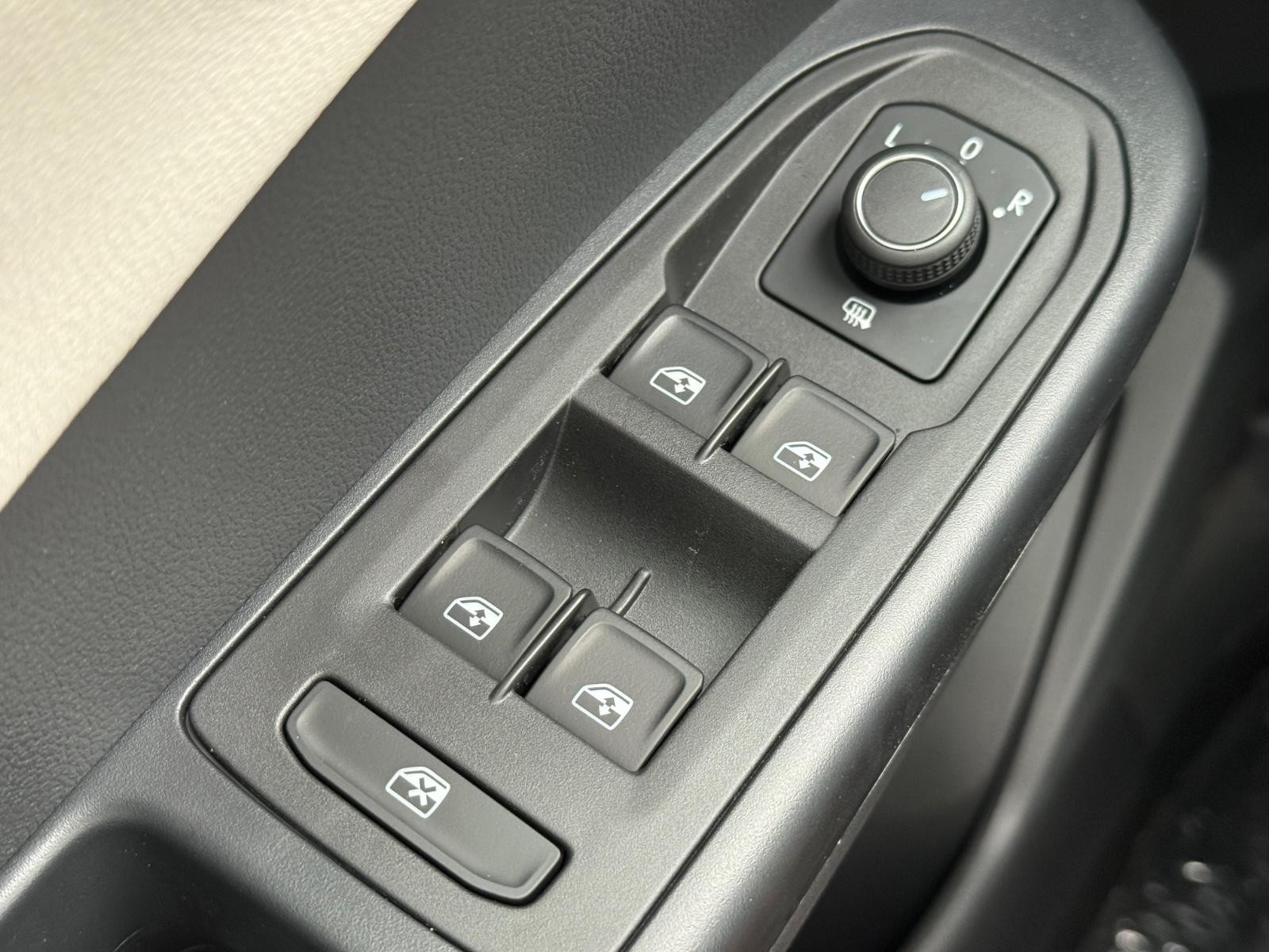 Volkswagen Taos Vehicle Image 15