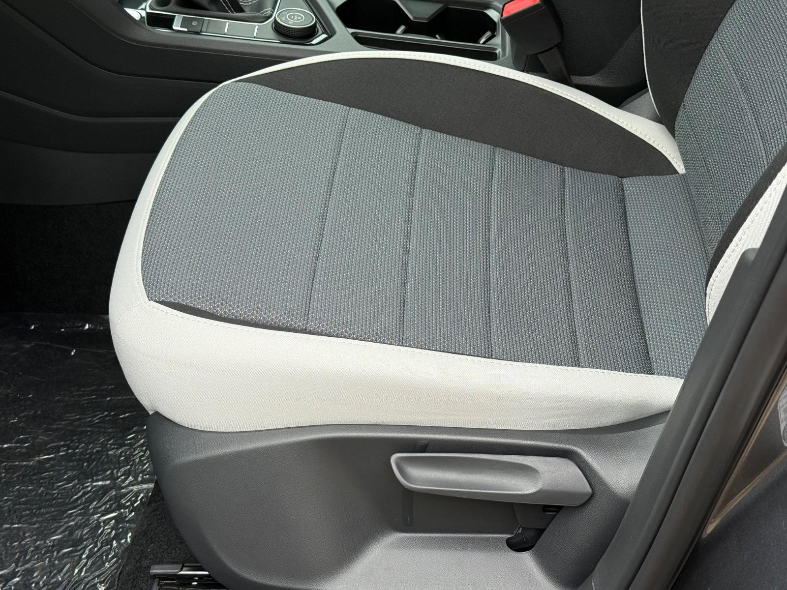 Volkswagen Taos Vehicle Image 16