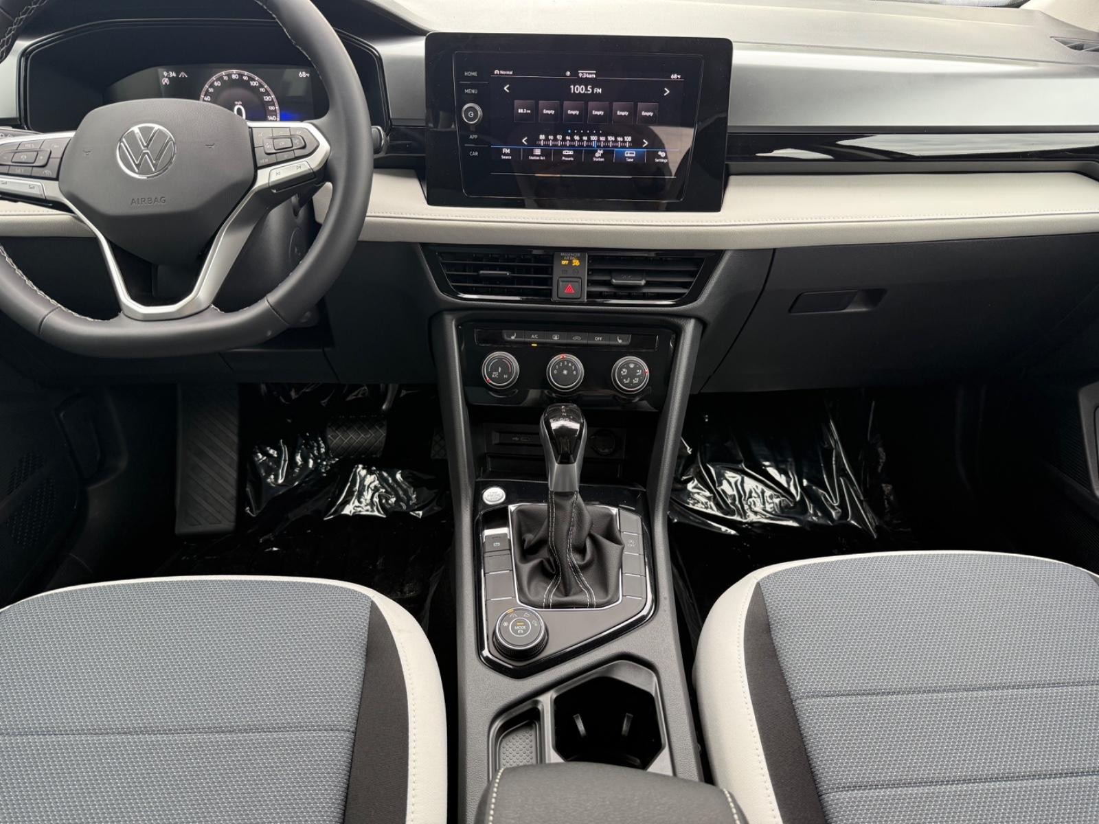 Volkswagen Taos Vehicle Image 06