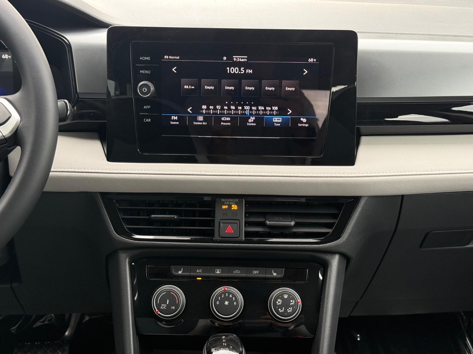 Volkswagen Taos Vehicle Image 07